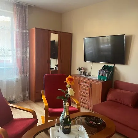 Kolibri Apartman, アパート *